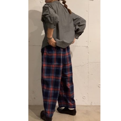 UNIVERSAL TISSU ネルチェック ギャザーパンツ ネイビーチェック