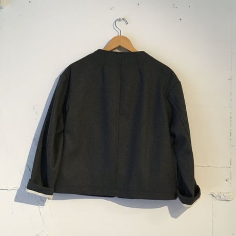 UNIVERSALTISSU ノーカラークラシックジャケット　トップグレー