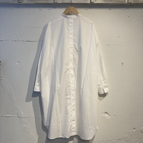 UNIVERSAL TISSU ナチュラルタイプライター バンドカラーロングシャツ シロ