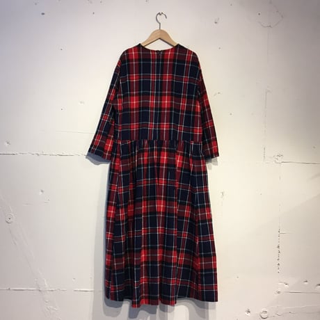 UNIVERSAL TISSU　ロングスリーブギャザードレス ネイビーチェック