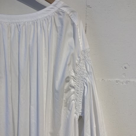 UNIVERSAL TISSU ナチュラルタイプライター ギャザードレス シロ