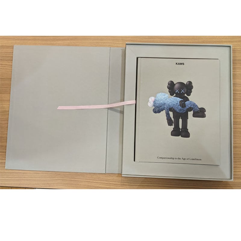 KAWS「Companionship in the Age of Lonliness」シルクス