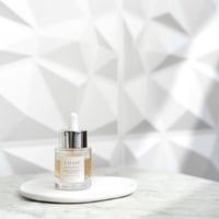 LAESSE glass skin clear serum(エクソソームと2種類のヒト幹細胞培養液を組み合 わせで限界まで高濃度で配合したハイブリッド美容液)