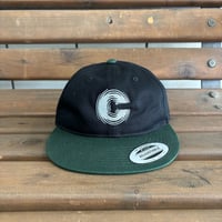 C LOGO TWO-TONE CAP [BLK×GRN]