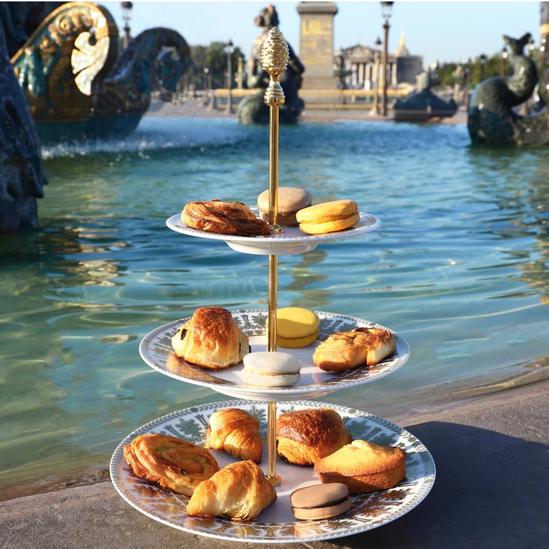 【英国】 ケーキスタンド バタフライ式 優雅なチェイシング【クロム】 英国】 ケーキスタンド バタフライ式 優雅なチェイシング【クロム