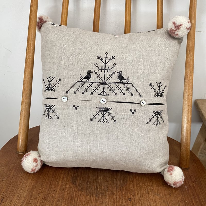 佐藤かれん ダーラドレル織りのクッション ピンク | hisoca