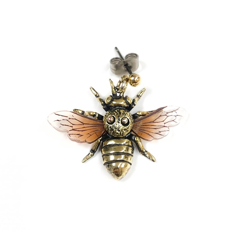 miki様BEE インターロッキングはちデザインピアス miki様BEE インターロッキングはちデザインピアス