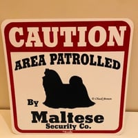 マルチーズ注意 英語看板 アメリカ輸入サインボード：CAUTION AREA PATROLLED By Maltese Security Co.[MADE IN U.S.A]