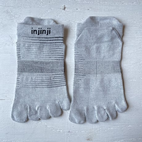 ランライトウェイトノーショウ / injinji（インジンジ）