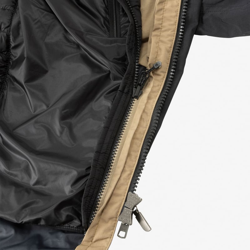 サンダーラウンドネックジャケット（レディース）/ THE NORTH FACE