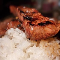 総重量1kg！プレミアム食べ比べセット　《鹿児島県産黒牛（赤）400g・薩摩牛（上赤）400g・黒毛和牛上ホルモン200g》※つけだれ・もみだれセット