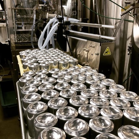 ウォルフブロイの缶ビール12本