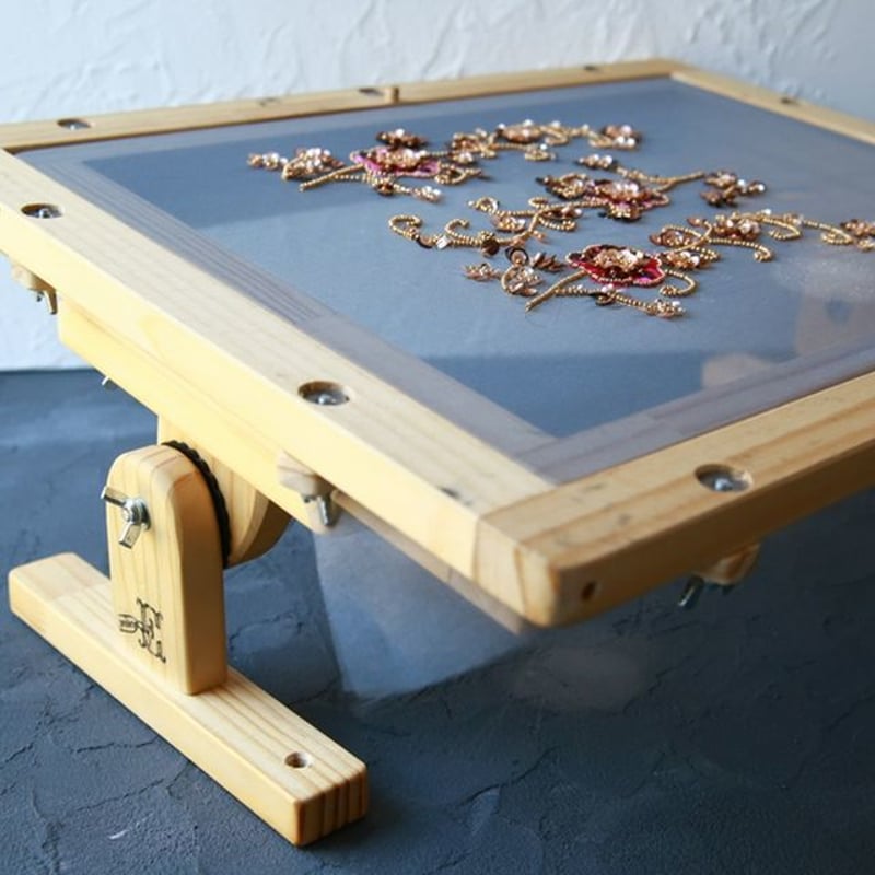 【新品】大小2種類内枠の便利な刺繍枠/オートクチュール刺繍台/リュネビル刺繍枠 刺繍枠 “ ウルド ” モカ（小）【Apollon 便利な刺繍台】 お取り寄せ