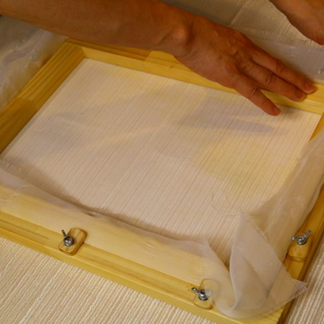 エディ刺繍台セット（A4サイズ刺繍枠と傾斜式スタンドのセット