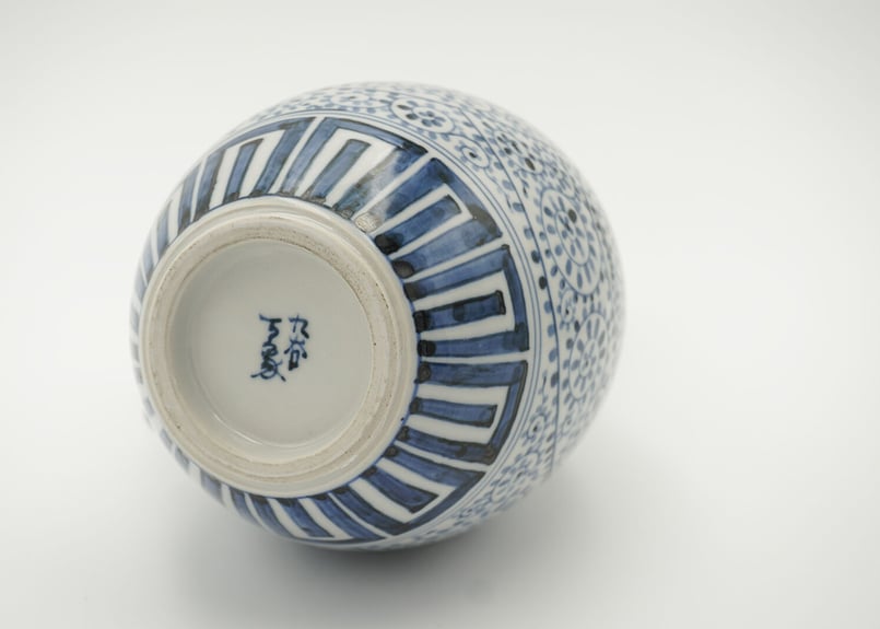 水盤 染付 蛸唐草文様 4つ足 盆栽鉢 花器 フラワーベース 染付蛸唐草花鳥4.5寸取鉢