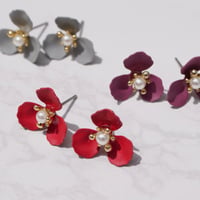 ワンポイント　お花ピアス　小　つや消し　赤　ピンク　グレー　チタン　ポストピアス