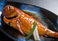 浜の湯名物「金目鯛姿煮」（中サイズ1匹：内容量800ｇ～899ｇ）