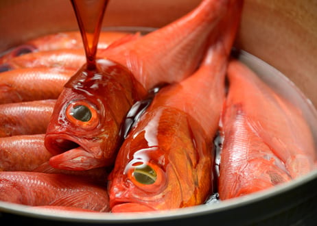 浜の湯名物「金目鯛姿煮」（中サイズ1匹：内容量800ｇ～899ｇ）