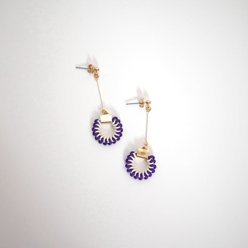 揺れるmaruピアス/イヤリング 紫 | こよりみ