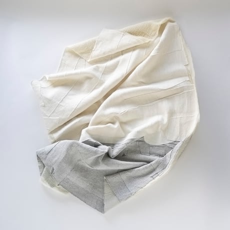 シルッキアップサイクルブランケット -silk and wool- Gray and White