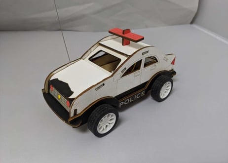 木で作るラジコンカー　オフロードカー・パトカー