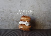 ホワイトチョコとレーズンバターサンド