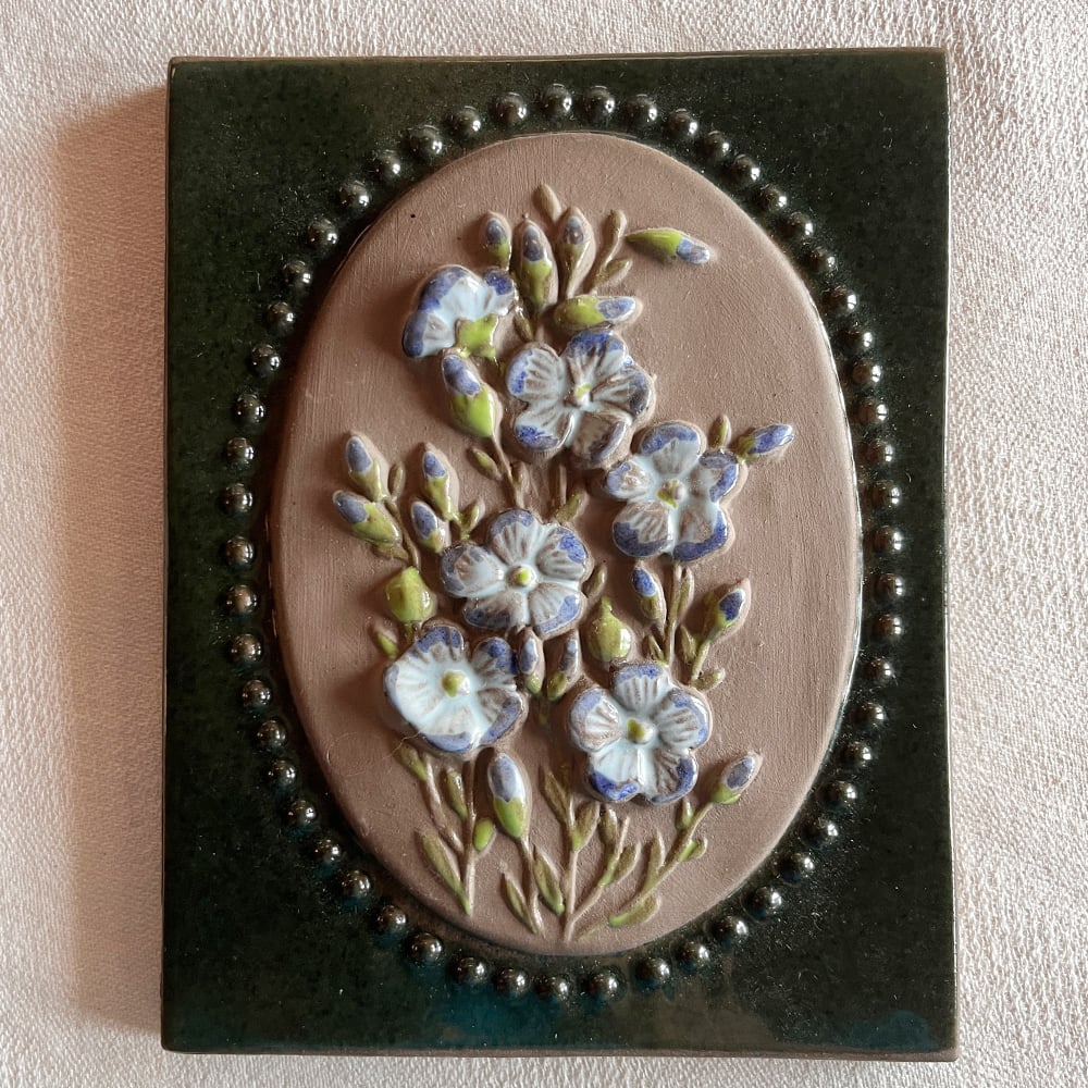 Jie Gantofta 陶板 Jie Gantofta 亜麻の花の陶板 | 雑貨店hazina