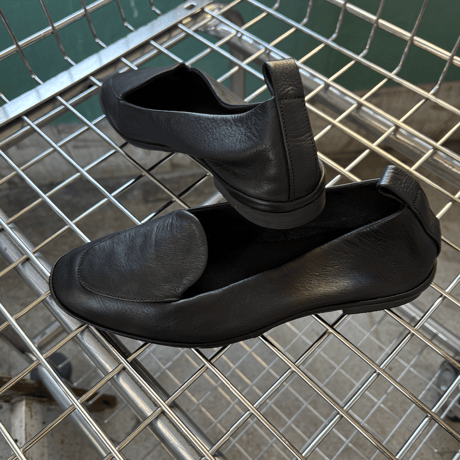 47-1-25 / DIAMOND SLIPON / BLACK