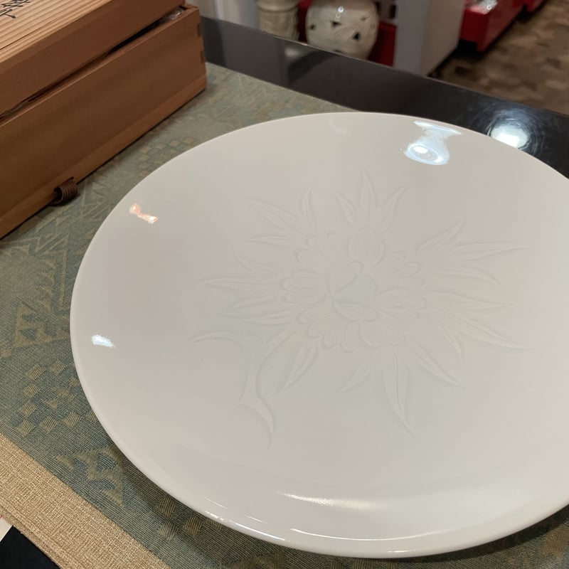 有田焼 奥川忠右ェ門 七寸皿 一品作 白磁 | つちや陶器店 有田焼 奥川忠右ェ門 七寸皿 一品作 白磁 | つちや陶器店