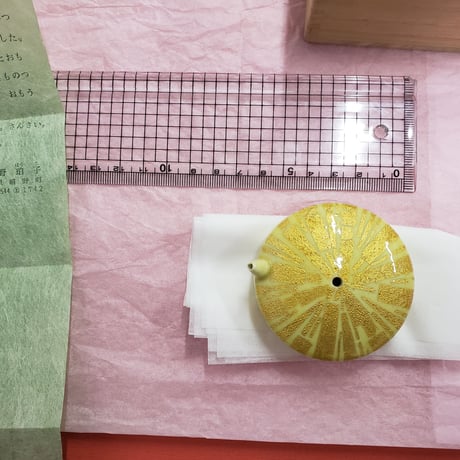 有田焼　小野珀子氏作　釉裏金彩　水滴　一品作