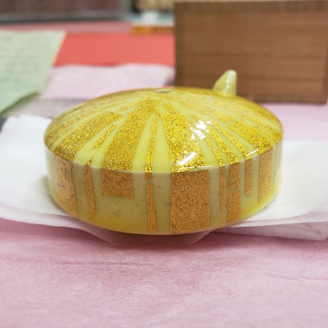 有田焼　小野珀子氏作　釉裏金彩　水滴　一品作
