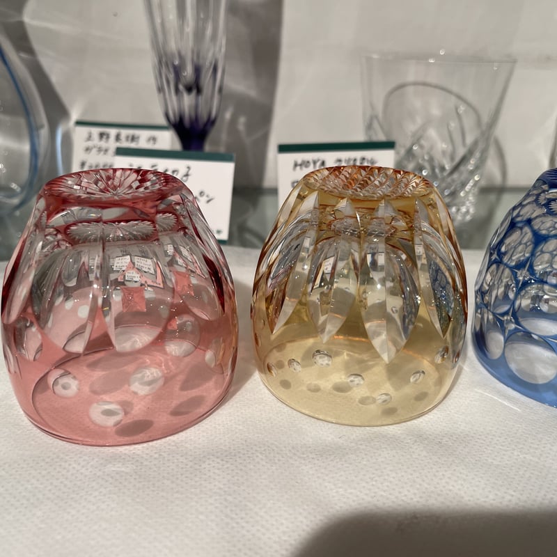 江戸切子　カガミクリスタル　冷酒杯　「紫陽花」「向日葵」 鍋谷聡作　伝統工芸品 伝統工芸士作カガミクリスタルの江戸切子 冷酒杯〈紫陽花〉T535
