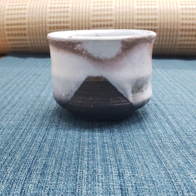 萩焼 大和保男氏作 富士山ぐい呑 一品作 | つちや陶器店 萩焼 大和保男氏作 富士山ぐい呑 一品作 | つちや陶器店