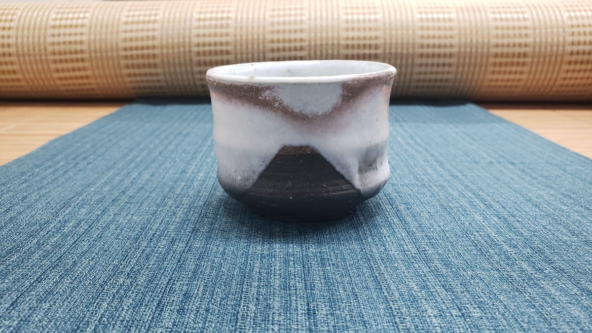 萩焼 大和保男氏作 富士山ぐい呑 一品作 | つちや陶器店 萩焼 大和保男氏作 富士山ぐい呑 一品作 | つちや陶器店