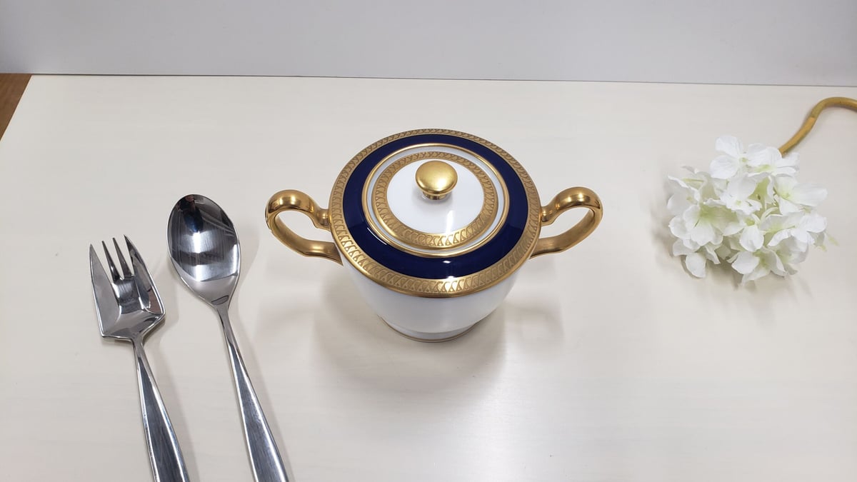 大倉陶園 瑠璃片葉金蝕 シュガーポット(大) | つちや陶器店 大倉陶園 瑠璃片葉金蝕 シュガーポット(大) | つちや陶器店