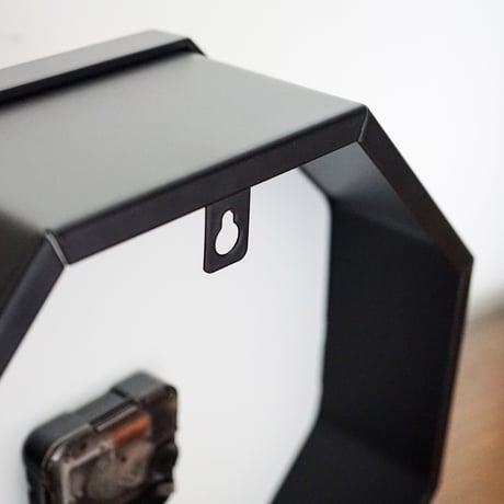 LOWIS OCTAGON CLOCK / DETAIL