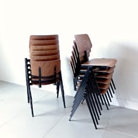 MODEL. S21 STACKING CHAIR / GALVANITAS
