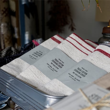 THICK COTTON CUSHION COVER / DETAIL