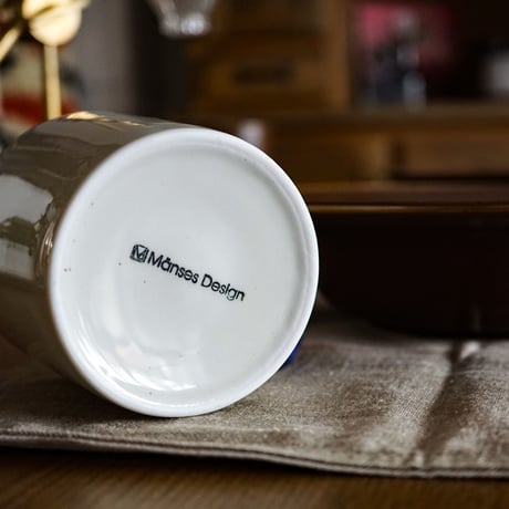 MUG. STUGSUND DARK BROWN / MANSES DESIGN
