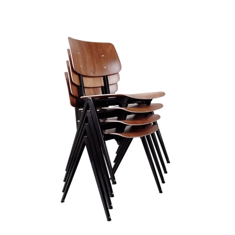 MODEL. S21 STACKING CHAIR / GALVANITAS
