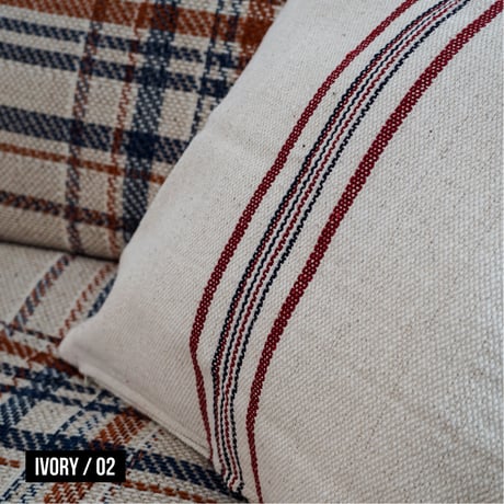 THICK COTTON CUSHION COVER / DETAIL