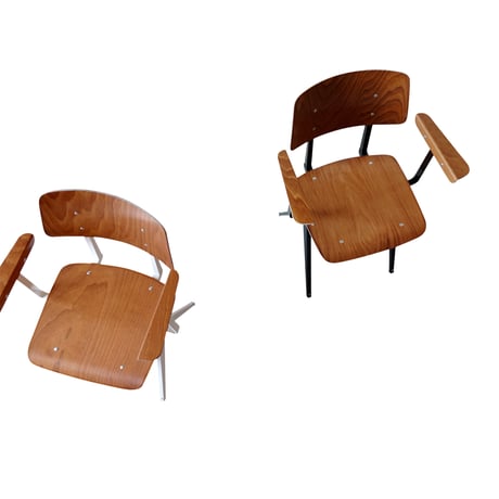 MODEL. S16 ARM CHAIR / GALVANITAS