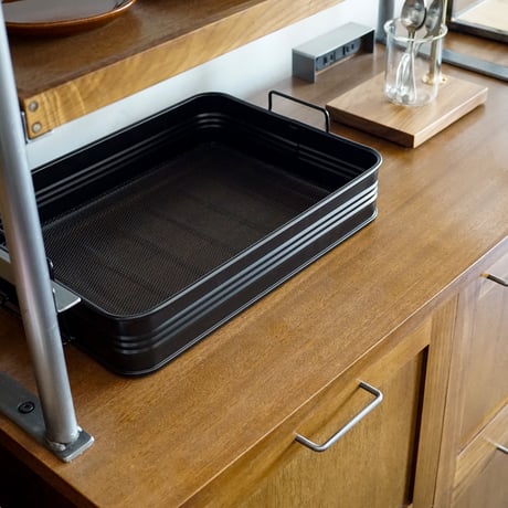 STACK METAL TRAY / DETAIL