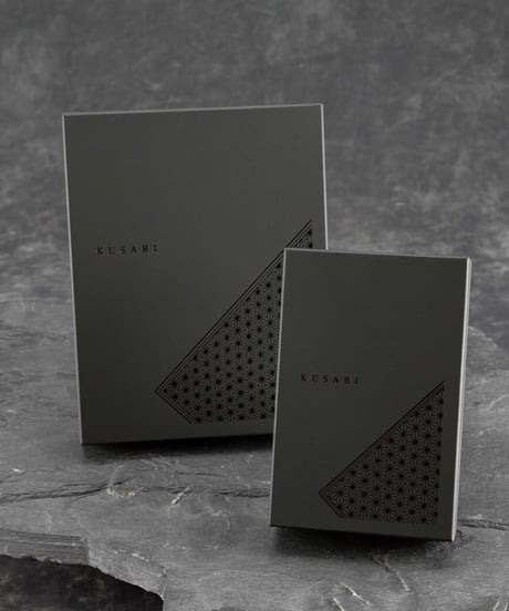電磁波有益変換「Kusabi®︎ 」レザーチャーム (ギフトボックス付)
