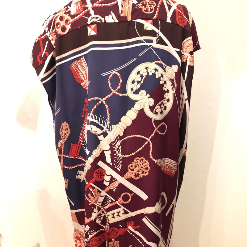 HERMES☆フレンチスリーブ☆トップス☆鍵柄☆総柄☆スカーフ柄☆シルク 