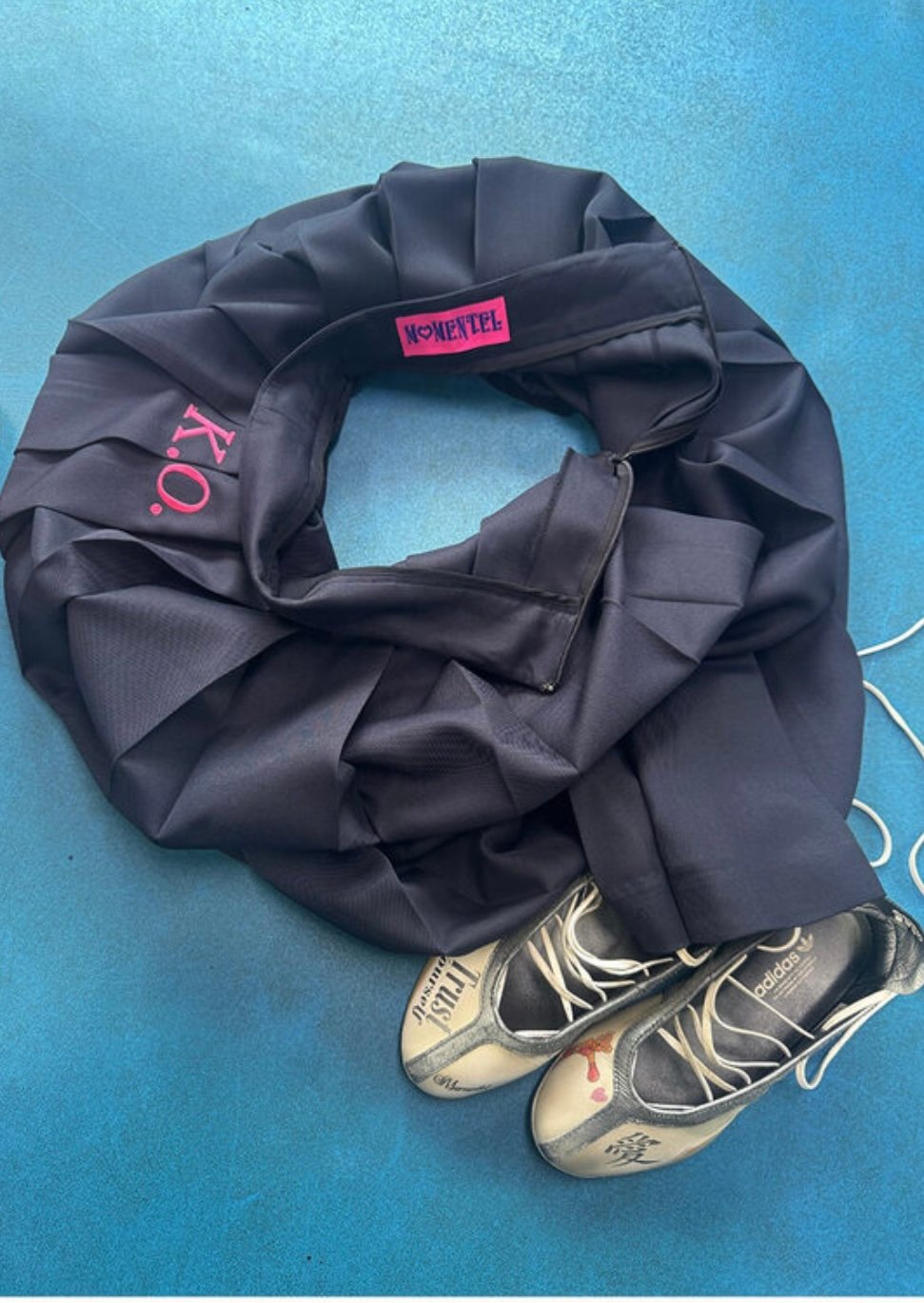 MOMENTEL / boxing K.O navy pleated skirt | I/O