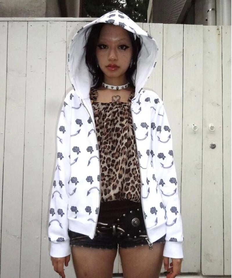 momentel フーディー MOMENTEL / SMILE PIERCING HOODIE | I/O PORT