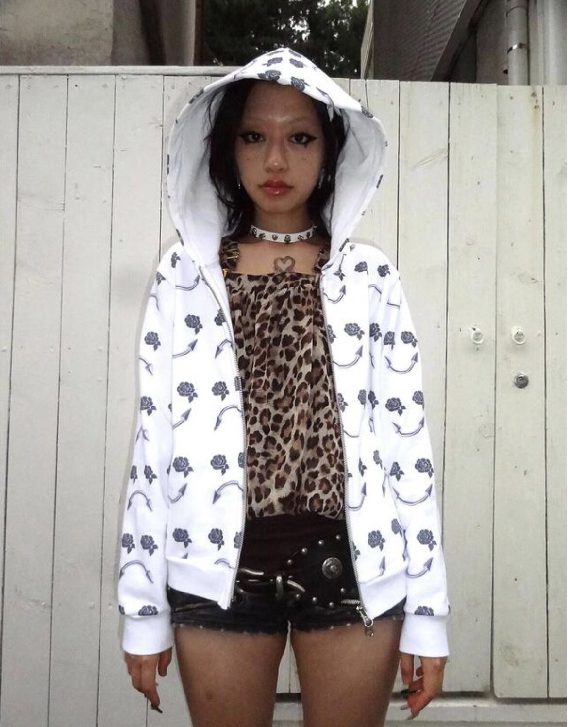 momentel フーディー MOMENTEL / SMILE PIERCING HOODIE | I/O PORT