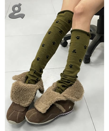 GRAPE / Olive Paw-Print Stirrup Slouchy Wool Leg Warmers
