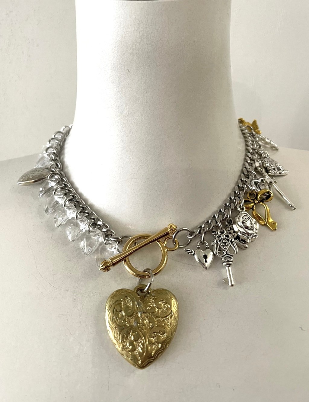 HELAGICA / Gold heart charm choker | I/O PORT